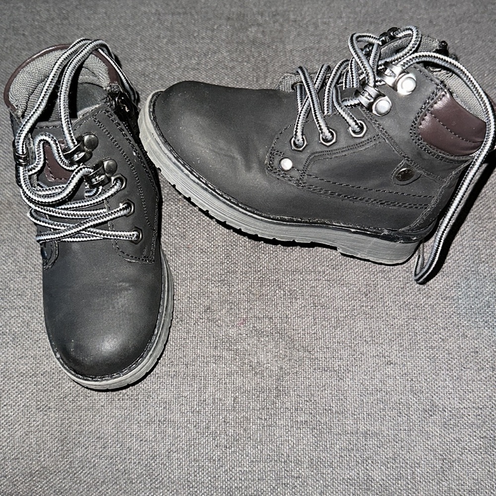 Toddler boots 8c